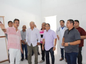 Líder do governo visita o HMPA em companhia do prefeito Luiz de Deus e comitiva