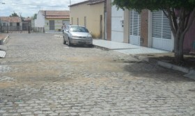 Rua Santo Amaro no Jardim Bahia, totalmente pavimentada